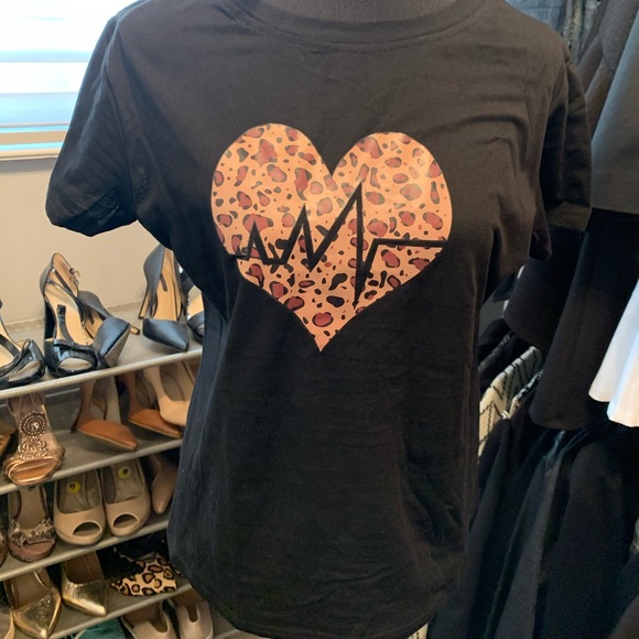 Black t. - Picture 1 of 1